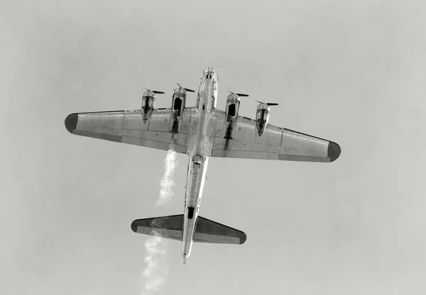 World War Flying Fortress Bomber Mission Engine Fire — Fotografia de Stock