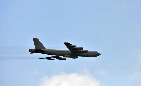 Nehézsúlyú Amerikai Légierő Bombázó Repülés Közben Képes Nukleáris Fegyverek Szállítására — Stock Fotó
