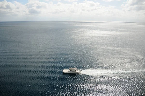 Boat Open Ocean Aerial View — Stock Photo, Image