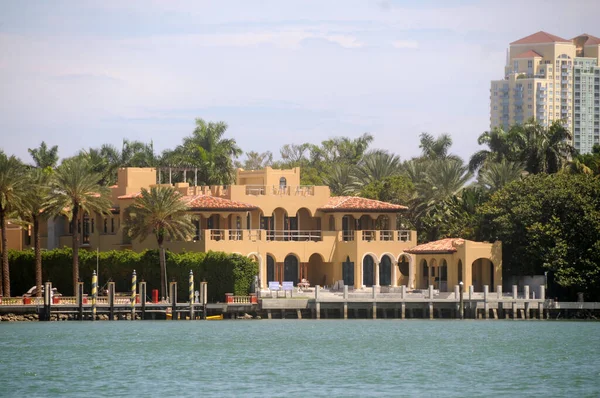 Nieruchomości Nabrzeżne Drogie Nieruchomości Sprzedaż Miami Beach Florida — Zdjęcie stockowe