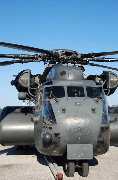 Ultra Heavy Marine Helicopter Tarmac Missions Front View — Stock Photo, Image