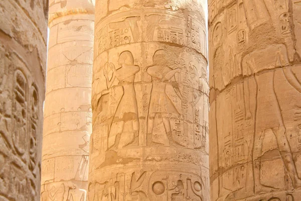 Tempelkomplex Karnak Luxor Ägypten Antikes Basrelief Mit Hieroglyphen Auf Säulen — Stockfoto