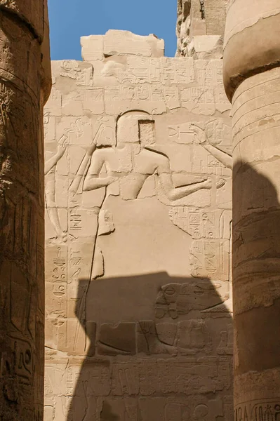 Karnak Temple Complex Luxor Egypten Uråldrig Basrelief Med Hieroglyfer Väggen — Stockfoto