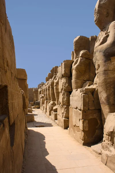 Karnak Temple Complex Luxor Egito Beco Templo Antigo Com Faraós — Fotografia de Stock