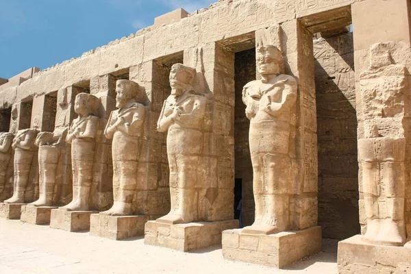 Tempelkomplex Karnak Luxor Ägypten Gasse Mit Kaputten Statuen Der Pharaonen — Stockfoto