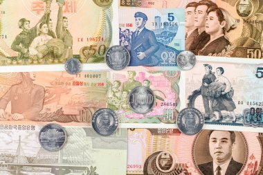 Yedi Kuzey Kore Won 'u farklı banknotlarda. DPRK parası makroyu kapat.