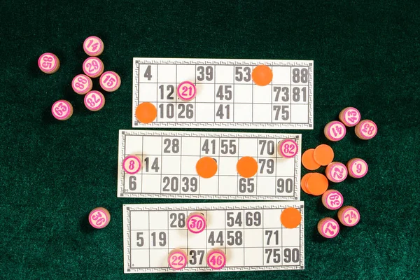 Lotto Klasik Aile Masa Oyunu Oyun Sırasında Birkaç Tahta Fıçı — Stok fotoğraf