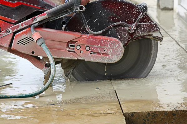 Snijden cement — Stockfoto