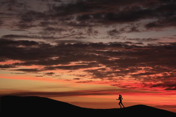 In esecuzione al tramonto — Foto Stock