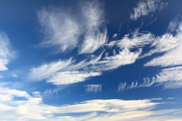 Cielo blu con nuvole — Foto Stock