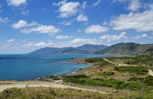 Archer Point Kuzey Queensland Avustralya. Burası resifin kıyıya yakın olduğu yer. Güzel, berrak bir su var..