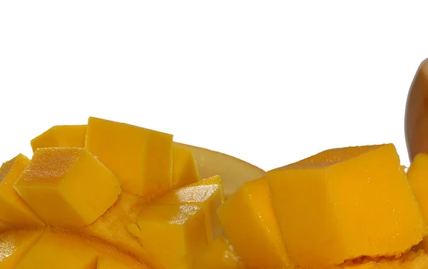 Beyaz Bir Arka Planda Nefis Taze Kesilmiş Mango — Stok fotoğraf