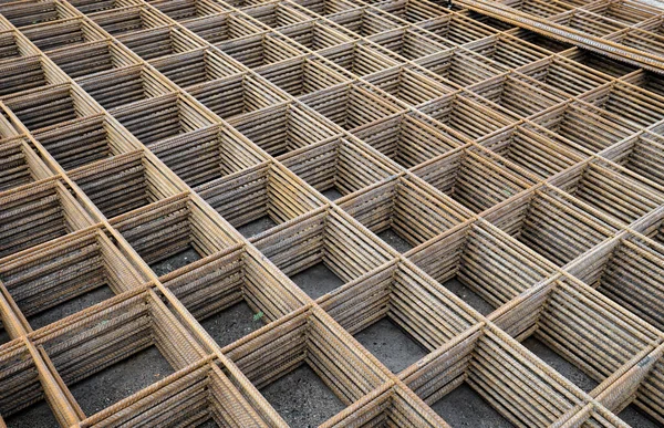 Gestapeltes Stahldrahtgeflecht Für Plattenbetonarbeiten Auf Der Baustelle — Stockfoto