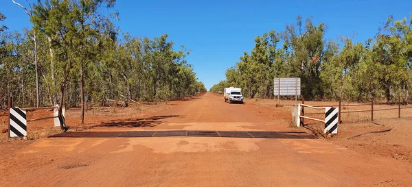 Traveling Dirt Road Crossing Cattle Grid Northern Territory Border — Stok fotoğraf