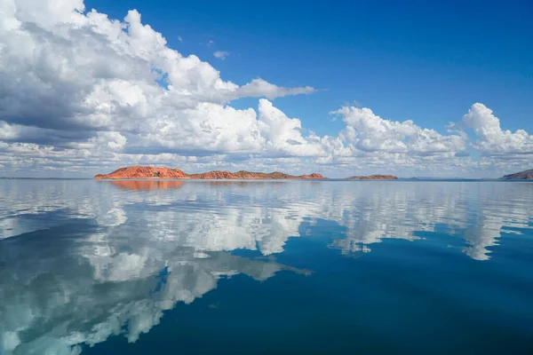 Słodka Woda Nad Jeziorem Argyle Błękitnymi Chmurami Nieba Odbiciem — Zdjęcie stockowe