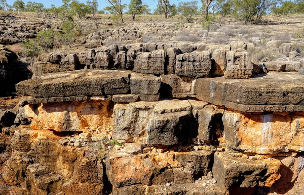 Höhlen Und Dolinen Entstanden Als Wasser Durch Schichten Aus Löslichem — Stockfoto