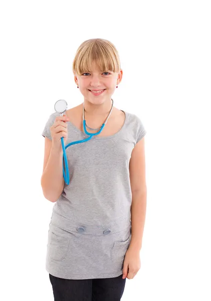 Jeune fille utilisant un stéthoscope. Isolé sur fond blanc — Photo