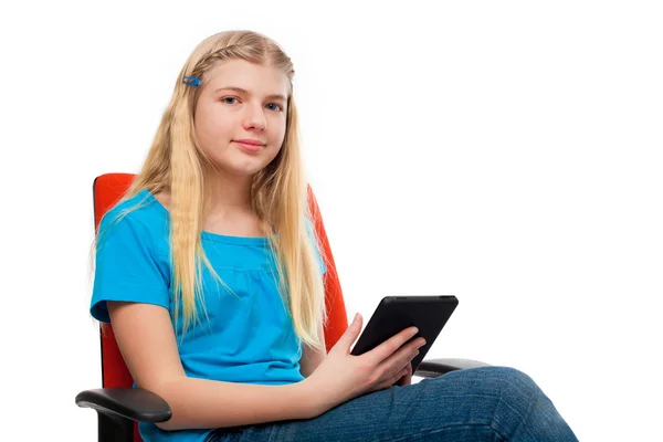 Vrouw met behulp van een Tablet PC — Stockfoto