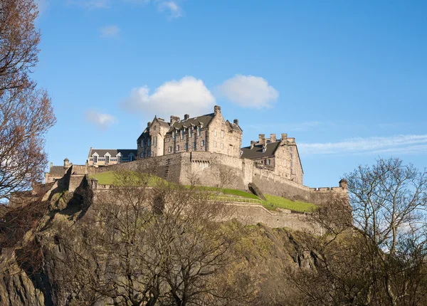 Edinburgh castle an einem sonnigen Tag — Stockfoto