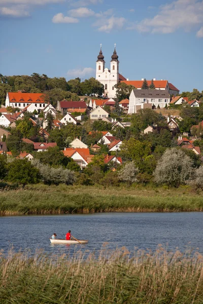 Abadia e lago — Fotografia de Stock