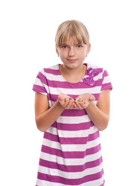 Menina segurando lotes de aparelhos auditivos em suas mãos . — Fotografia de Stock