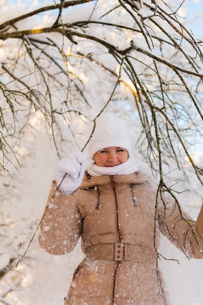 Sníh padá na ženu — Stock fotografie