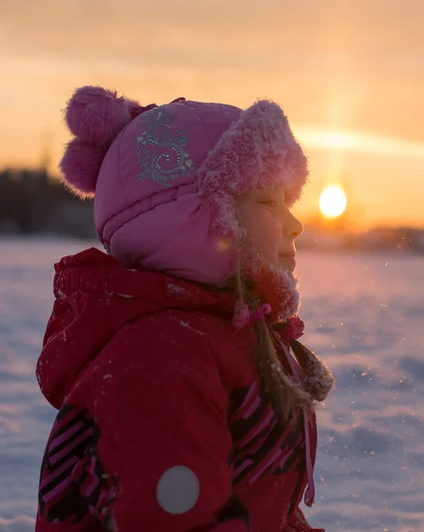 Portrait of little girl in winter at sunset — Stock Photo, Image