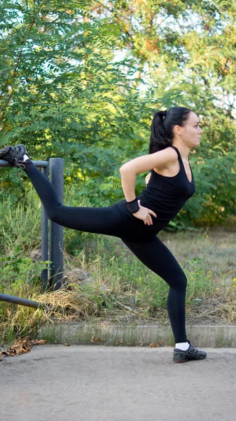 Woman doing exercises — Stock Photo, Image