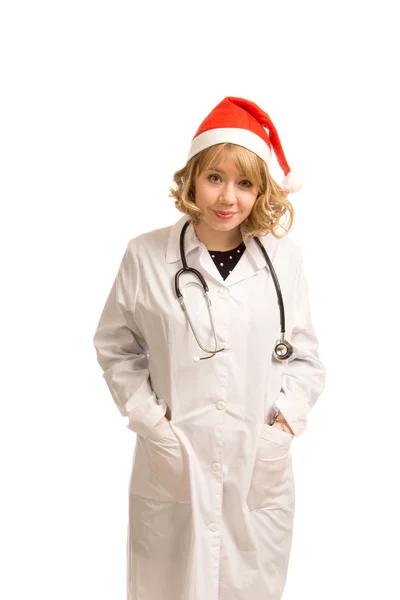 Médecin souriant dans un chapeau de Père Noël — Photo