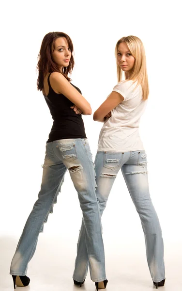 Sexy jonge vrouwen in strakke montage jeans — Stockfoto