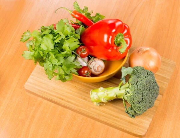 Plantaardige ingrediënten klaar voor het koken — Stockfoto