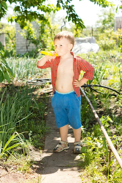 Little boy in the vegetable garden — Stock Photo, Image