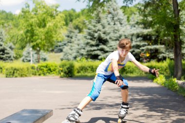 genç kız paten dışarı