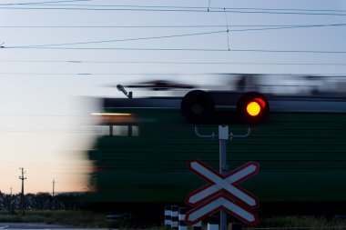 hız treni hemzemin geçen