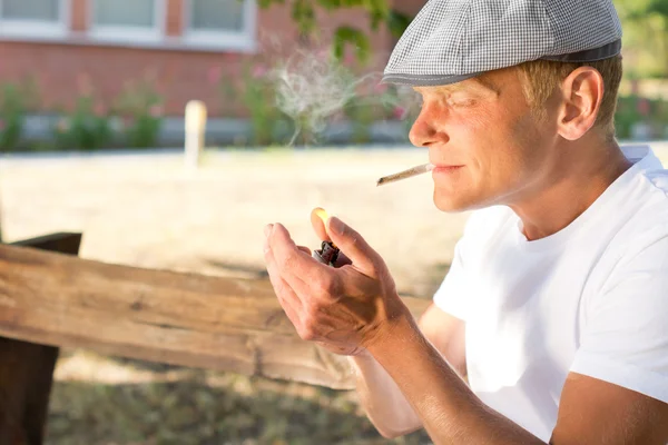 Man lighting up a cannabis joint — Stock Photo, Image