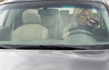 kadın alkollü içki ve sürüş