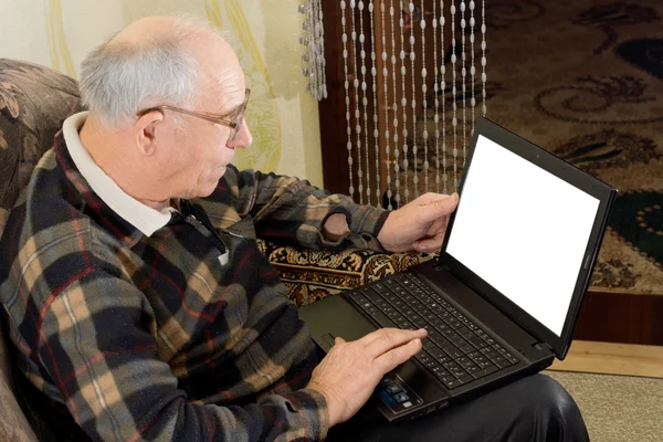 Senior man using a laptop computer — Stock Photo, Image