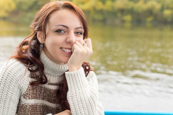 Beautiful young woman smiling happily — Stock Photo, Image