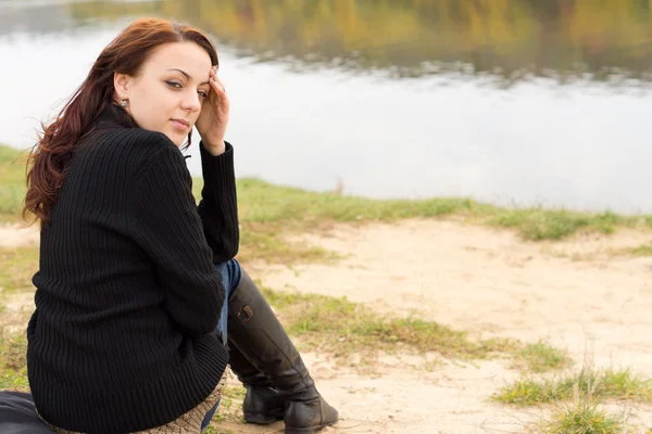 Belle femme jouissant de la tranquillité — Photo