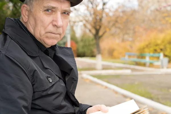 Close up portrait of an elderly man — Stock Photo, Image