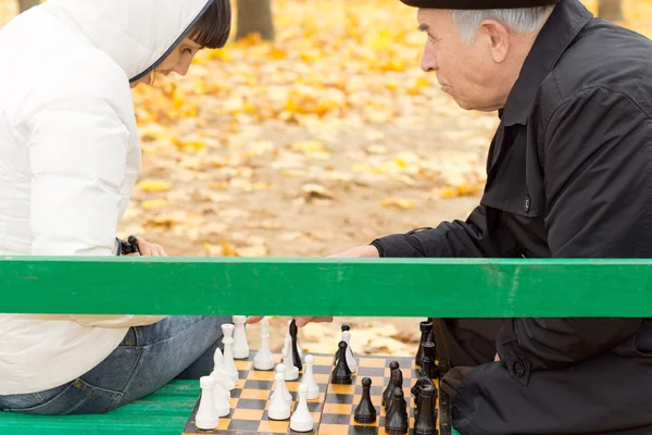 Senior gentleman playing chess — Stock Photo, Image