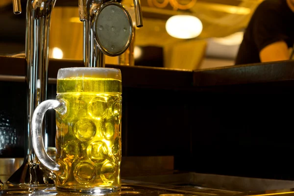 Glowing tankard of golden draught beer — Stock Photo, Image