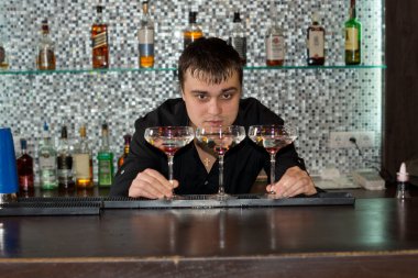 패션 금발 소녀입니다. 파란 눈을 가진 금발의 여 인