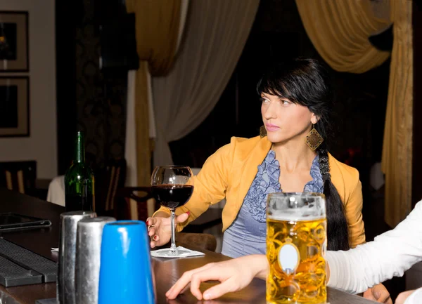 Brunette woman sitting at the bar feeling lonely — Stock Photo, Image