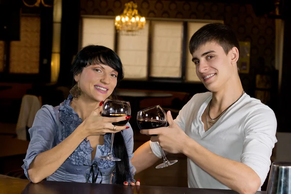 Attractive young couple posing at the bar — Stock Photo, Image