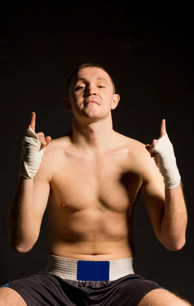 Confident boxer making a derogatory gesture — Stock Photo, Image