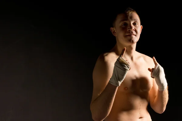 Sobre seguro joven boxeador gesto —  Fotos de Stock