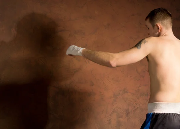 Boxer pronto para seu oponente — Fotografia de Stock