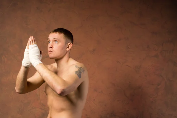 Fervent young boxer praying for victory — Stock Photo, Image