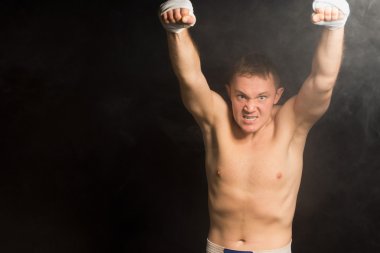 korkutucu iğrenç genç boksör